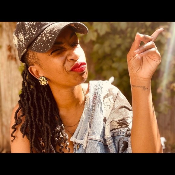 Black & gold vintage earrings - Picture 4 of 5